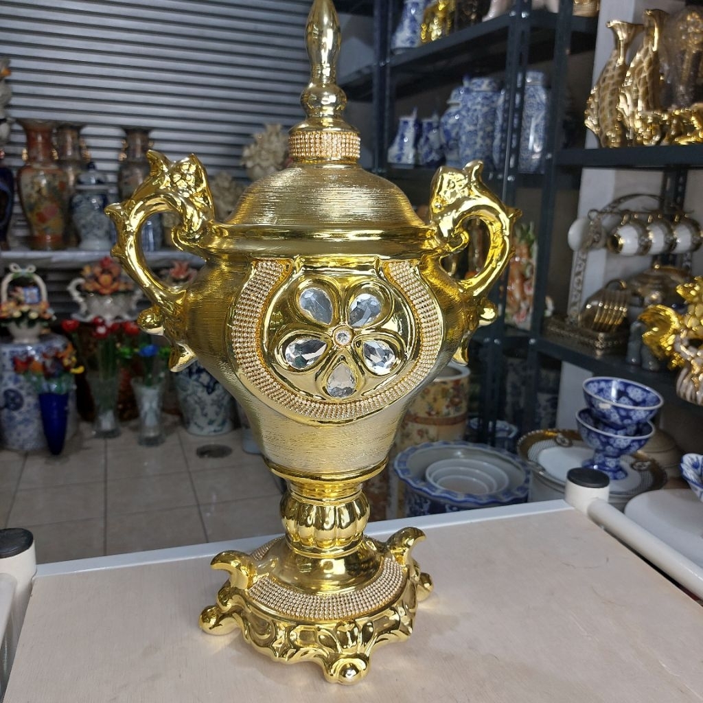 Pajangan jumbo guci tutup keramik gold/hiasan keramik tocin permata gold
