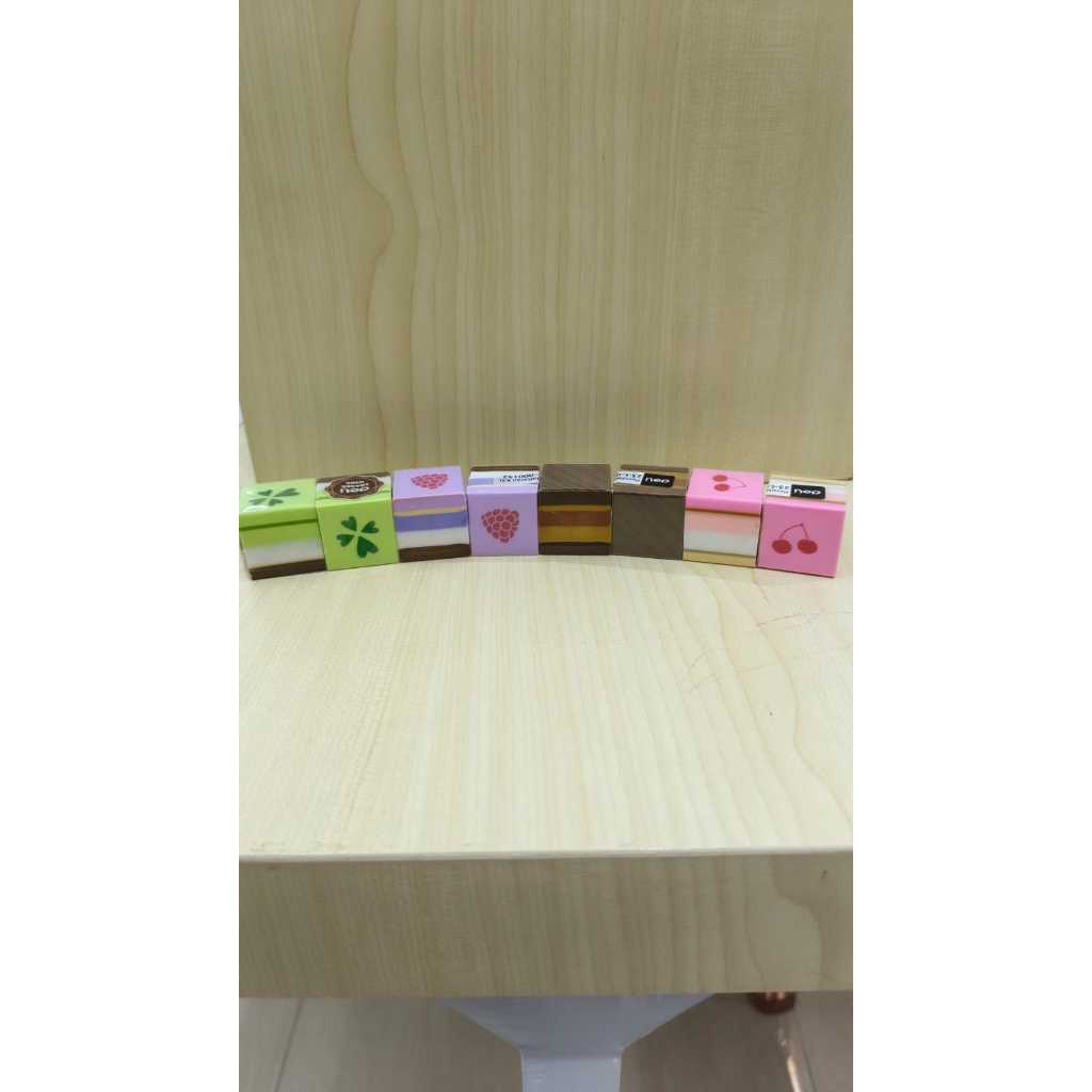 

DELI PENGHAPUS CANTIK KARAKTER