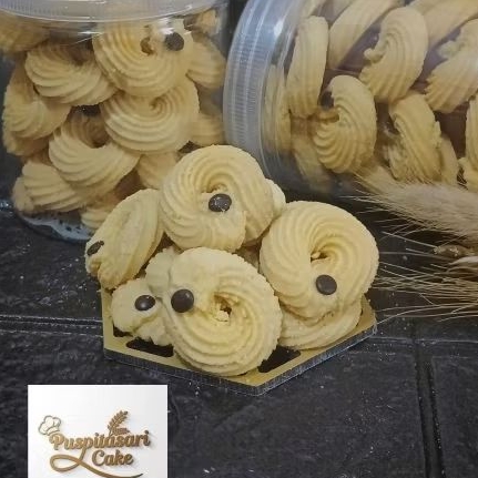 

Kue Kering Lebaran Spesial Semprit Cin-Cin Toples 600ml Berat Produk -+ 328gr Beli 1 Gratis 1 Kemasan Pouch Kue Coklat Ceria.