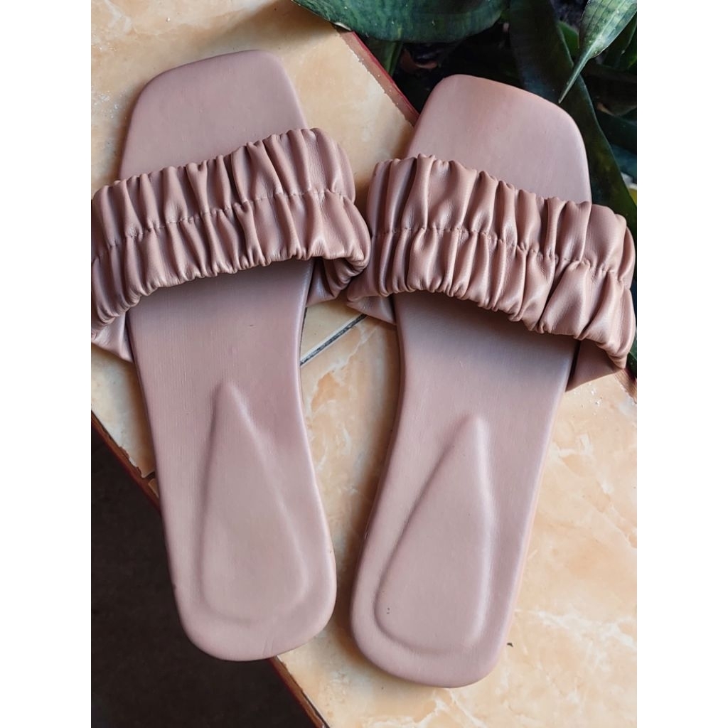 ☆ Mel's ~ Preloved baca deskripsi sandal flat slip on kerut wanita || sandal wanita Deliwafa ☆