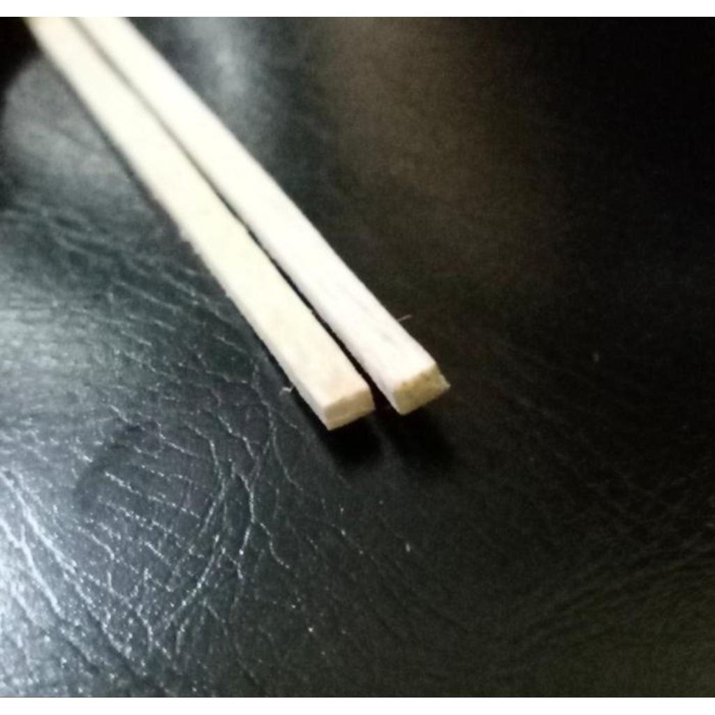 

(20Pcs) Kayu Balsa Stick 1mm x 5mm x 50cm kayu maket kayu list