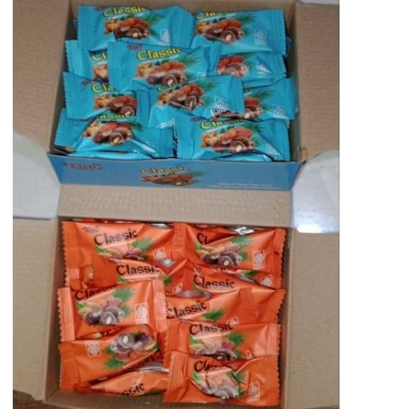 

kurma coklat isi almond dan mede 1 pak isi 20pcs