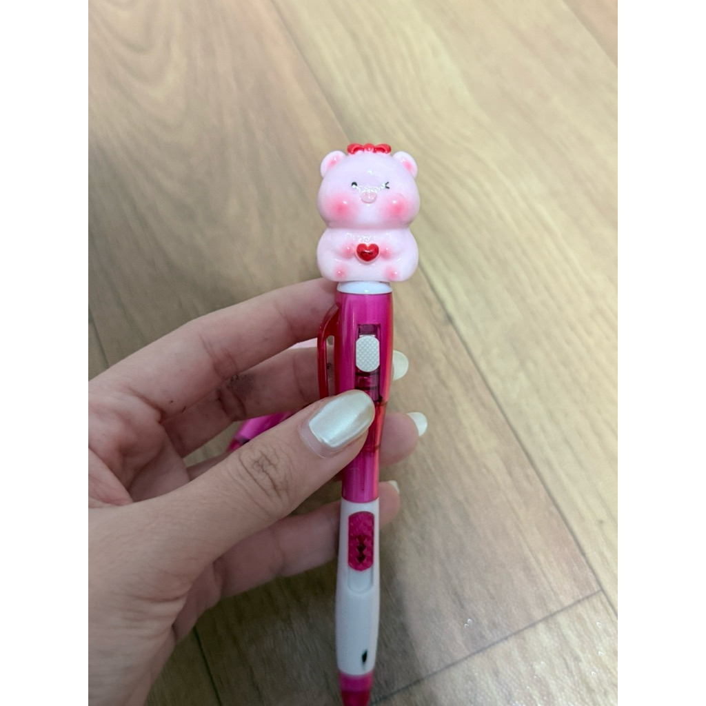 

PULPEN LAMPU PIGGY / PULPEN LAMPU PIG / LAMP PEN PIGGY