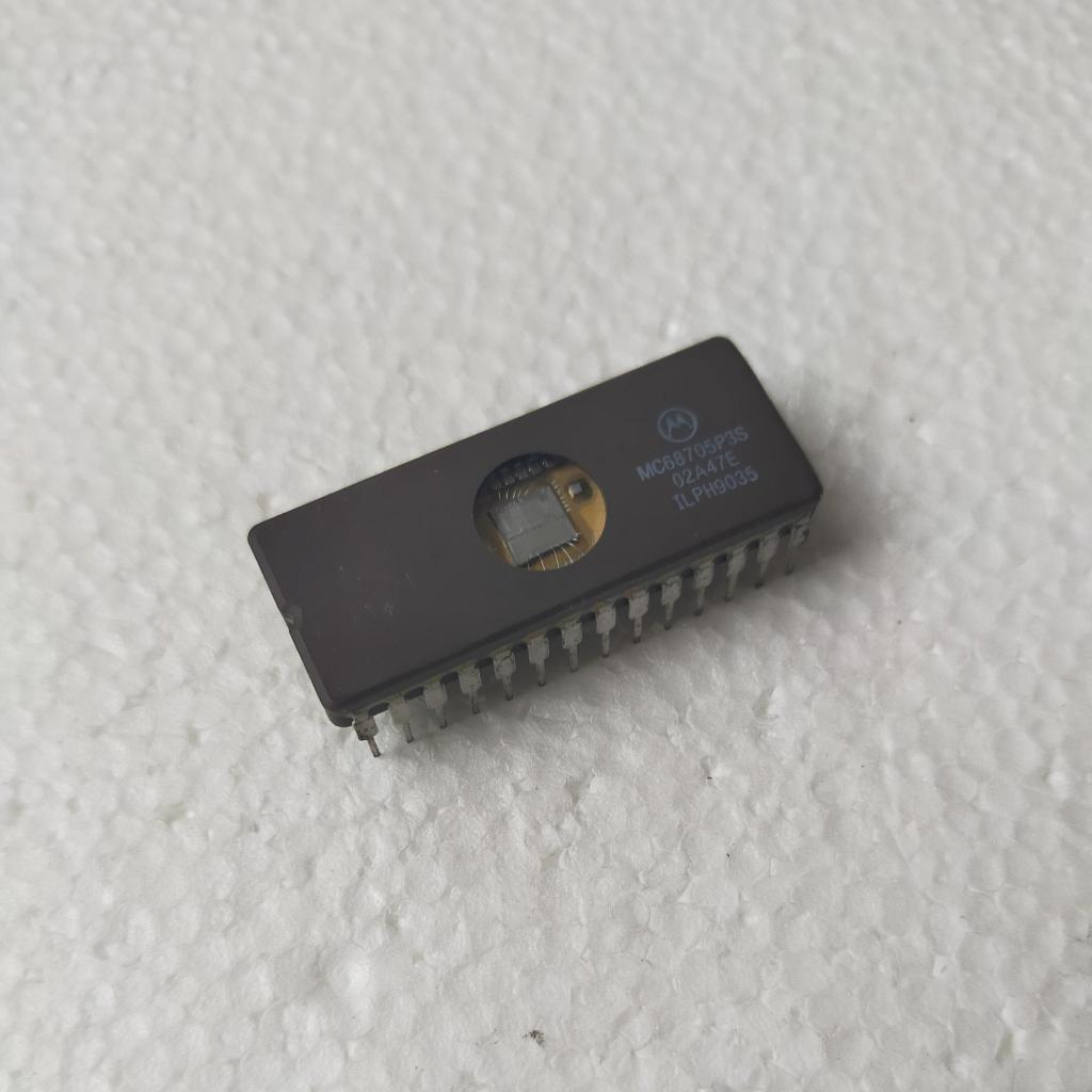 MC 68705 P3S MC68705 P3S Motorola uC 8-bit CDIP-28 Integrated Circuit