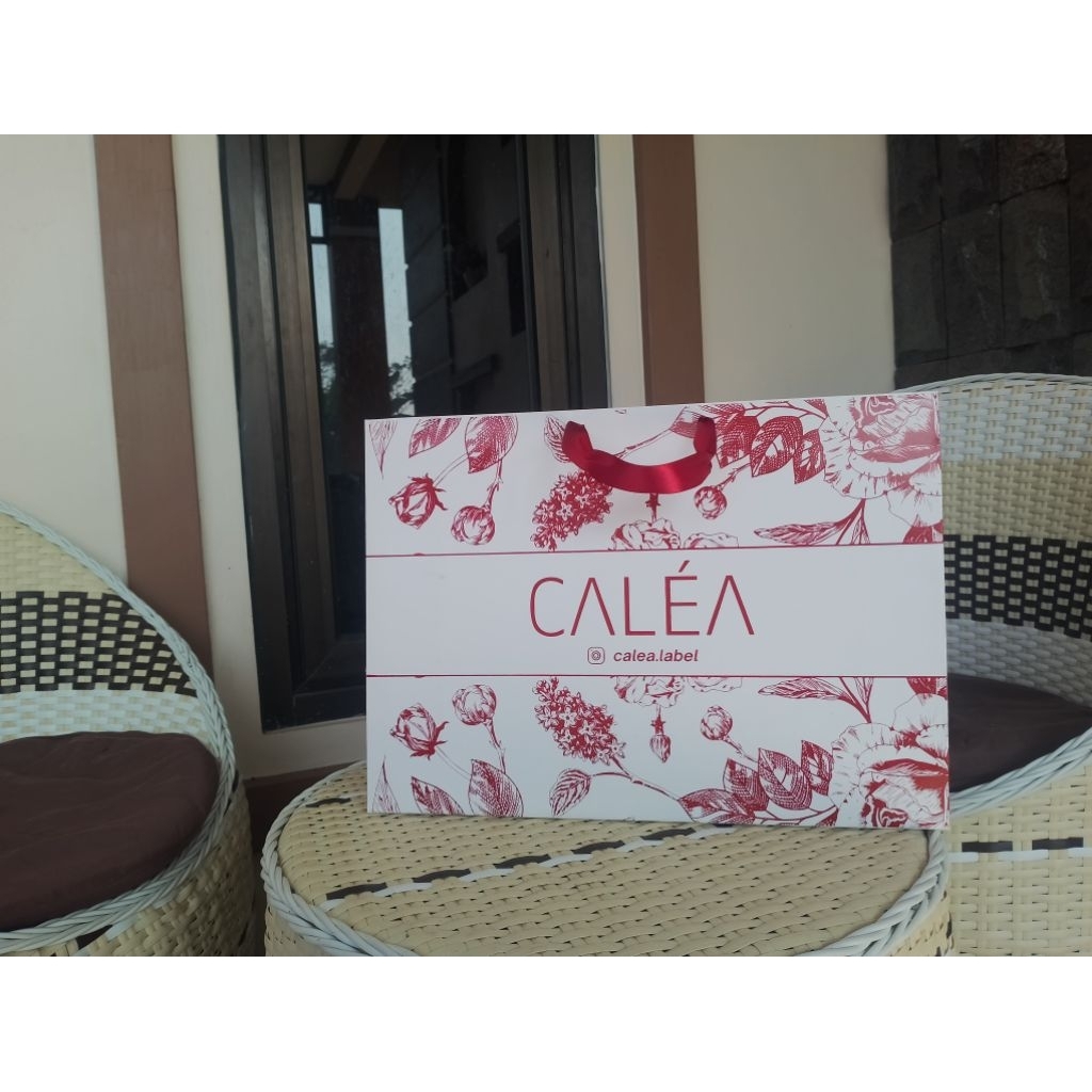 

paperbag ivory landscape size 35*15*25 , 35*12*30 dan 37*10*30 ,30*20*20 tebal,kuat dan rapi