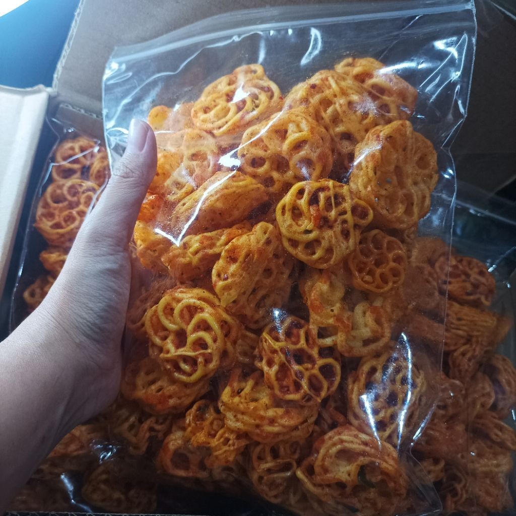 

SNACK PEDAS KERUPUK RAFAEL - BANTAT PEDAS DAUN JERUK ASIN GURIH 200 GR CEMILAN VIRAL