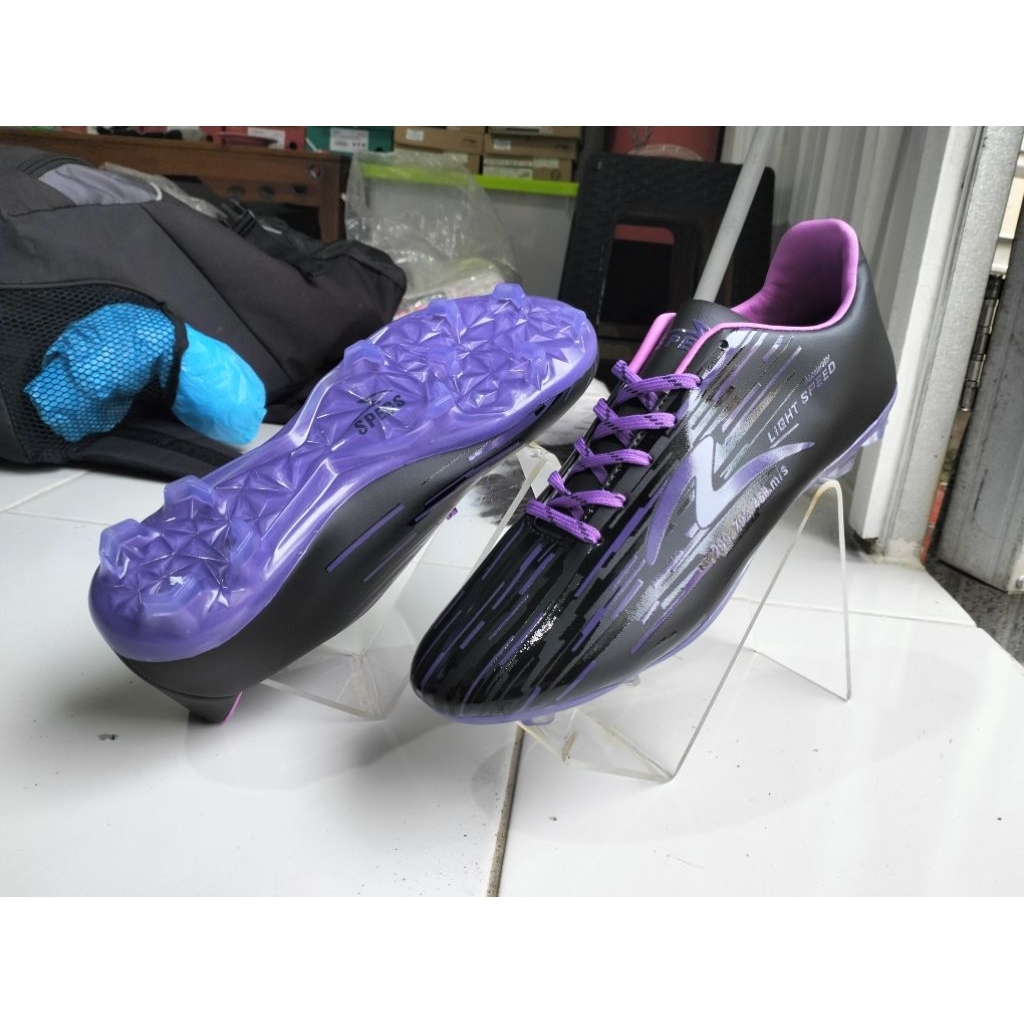 Sepatu Bola Specs Reborn Hitam Ungu
