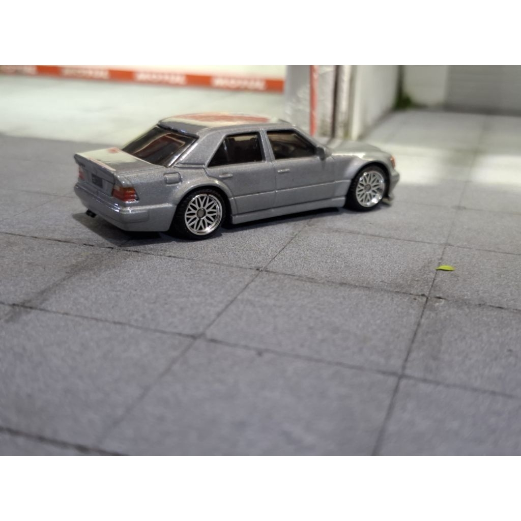 hotwheels Mercedes benz 500 E custom