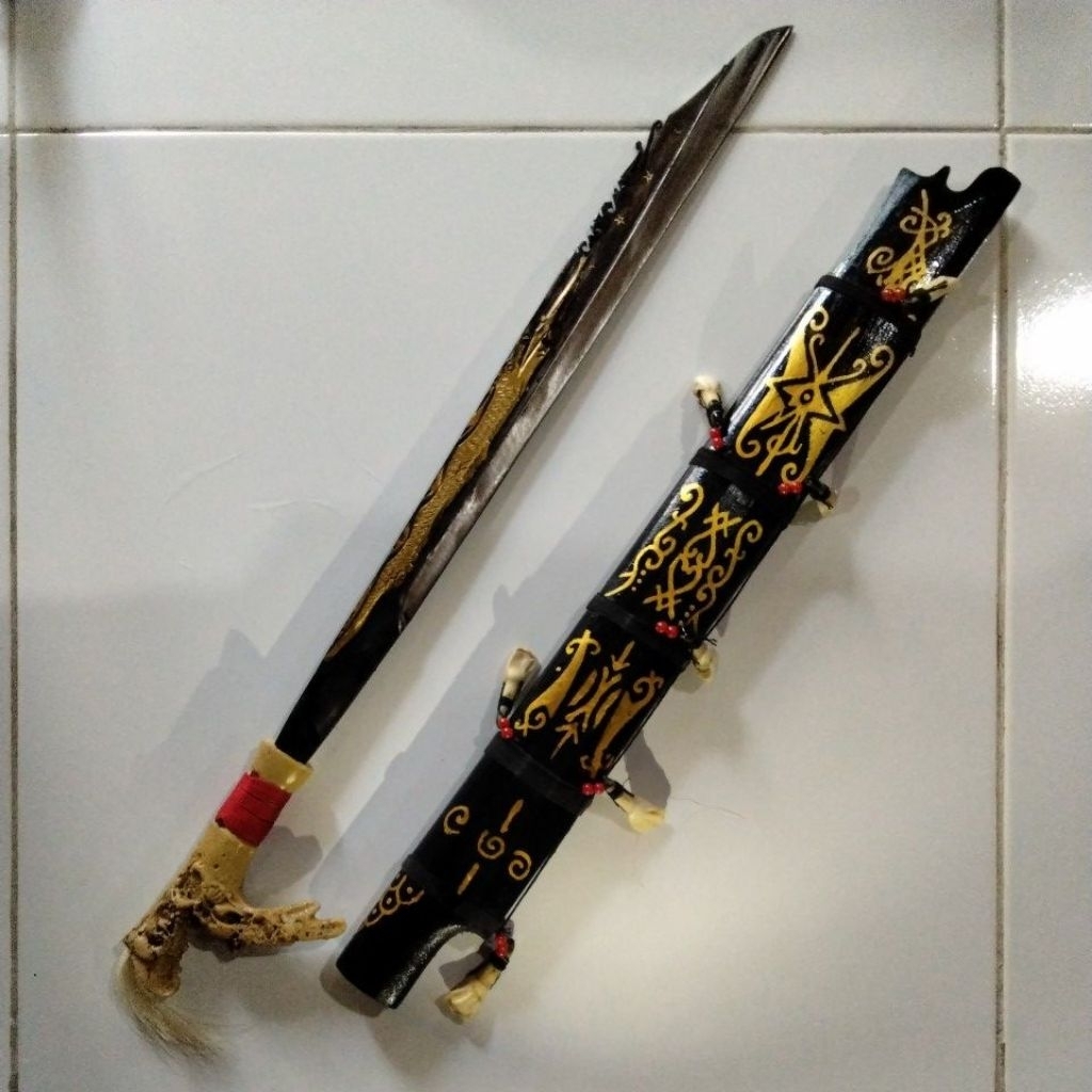 Mandau Khas Kalimantan, Mandau gigi