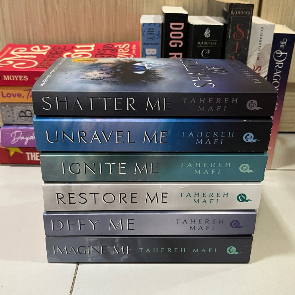 preloved shatter me series tahereh mafi - halfcalico