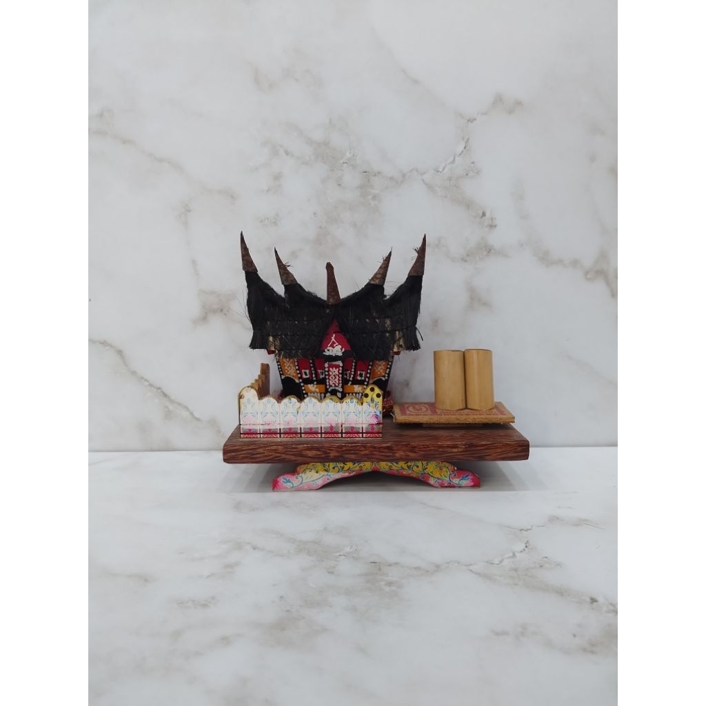 Miniatur Rumah Gadang Kayu