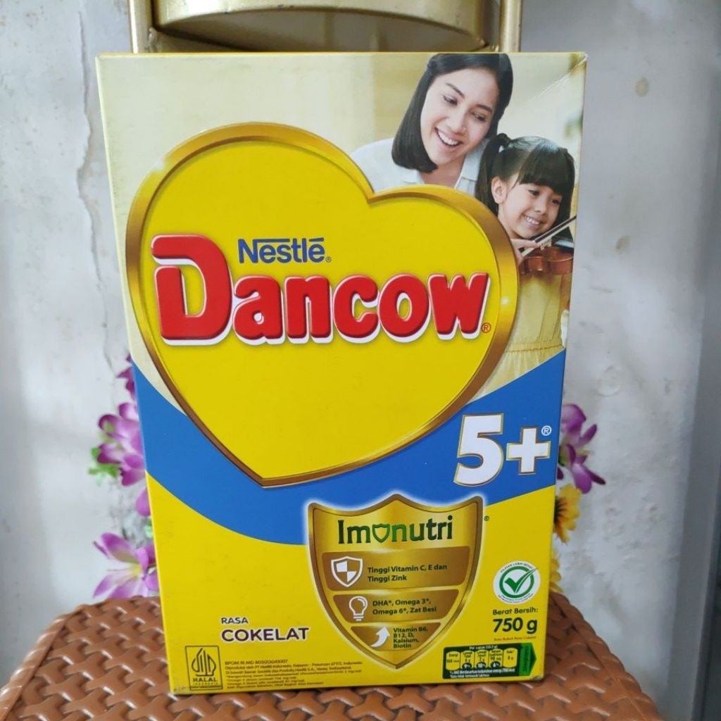 

dancow 5+ dengan rasa vanila dan madu,cokelat