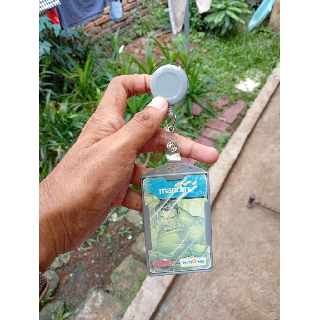 

Tempat Name Tag ID Card abu abu plus jepitan penjepit id card yoyo abu abu terlaris