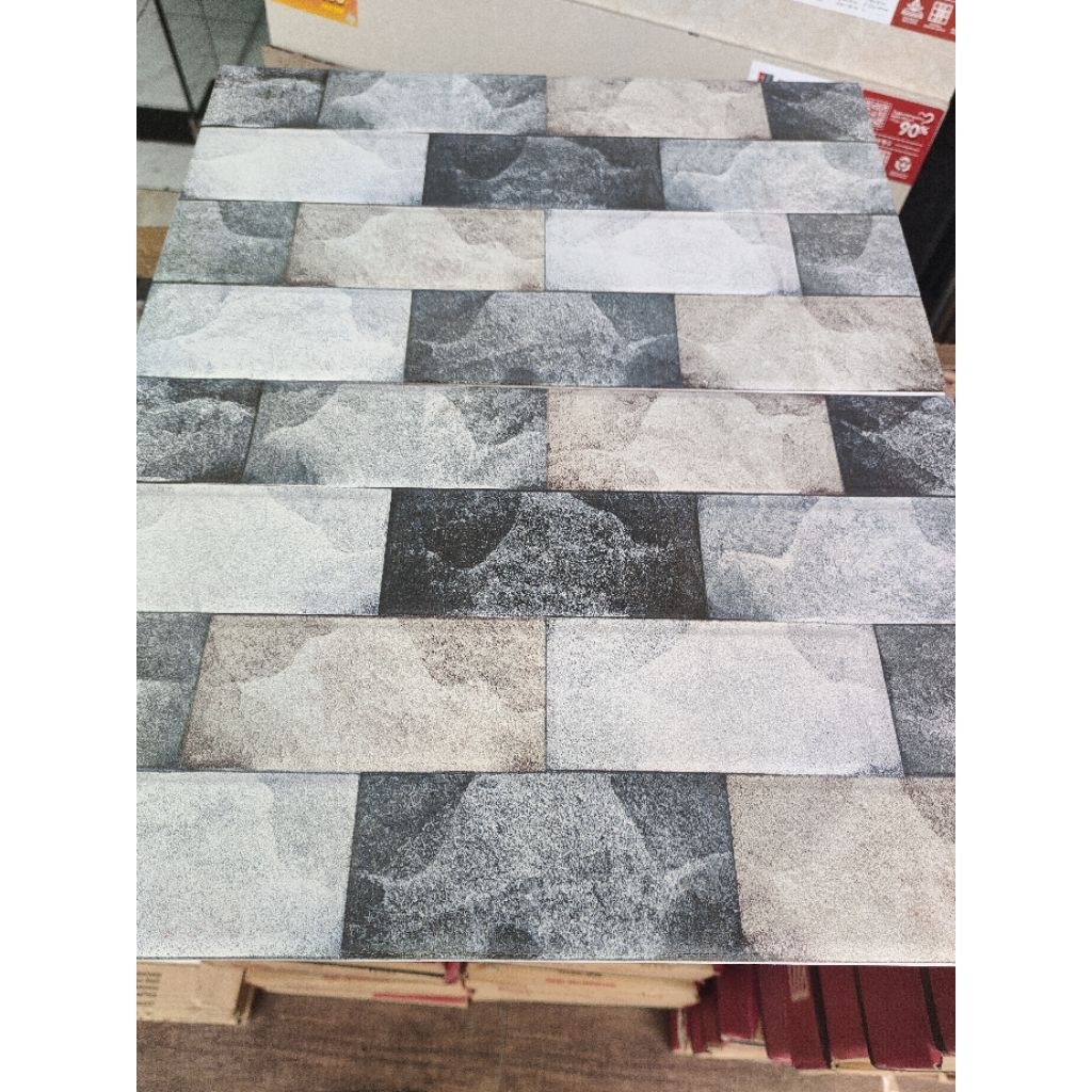 keramik dinding Tierra Quarter Grey dan Beige 25x40 kw3 /Dus (permukaan timbul)