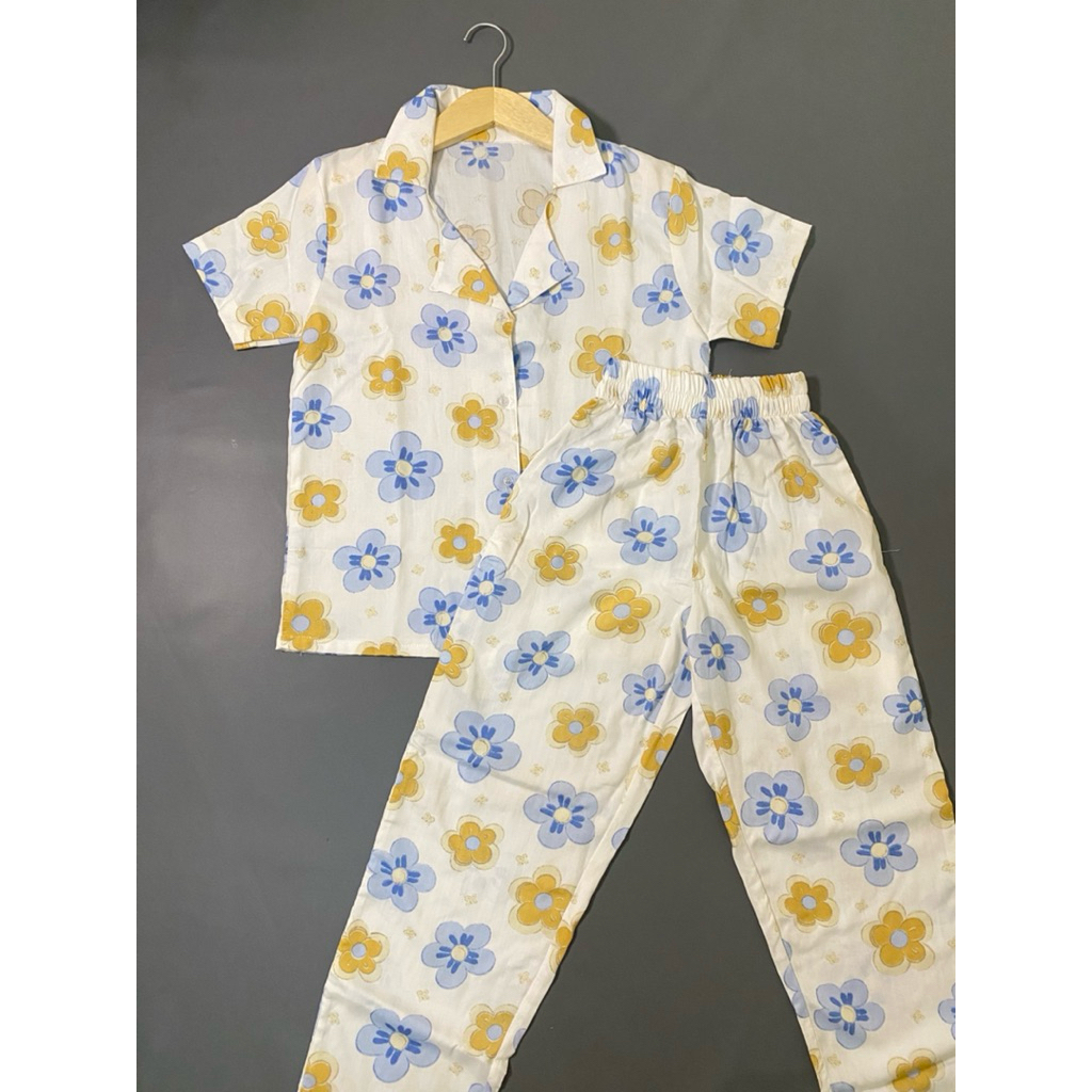 mSTELAN PIYAMA RAYON PREMIUM MOTIF BUNGA DASAR PUTIH-CELANA PANJANG ATAU PENDEK