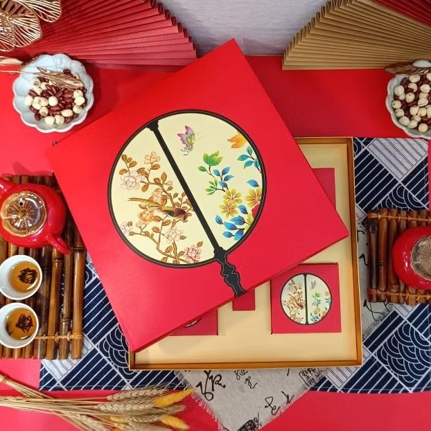 

Hamper Mooncake - Paket ROYAL 4 - Isi 4 Mooncake Medium @ 125 Gr/ Besar @ 150 Gr & 175 Gr