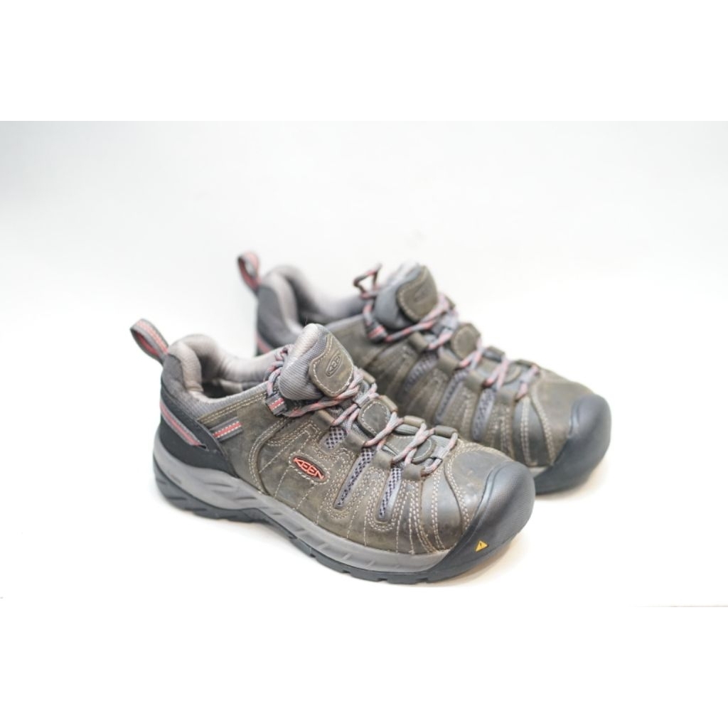 KEEN FLINT II UTILITY SEPTY SHOES PRELOVED SIZE 38