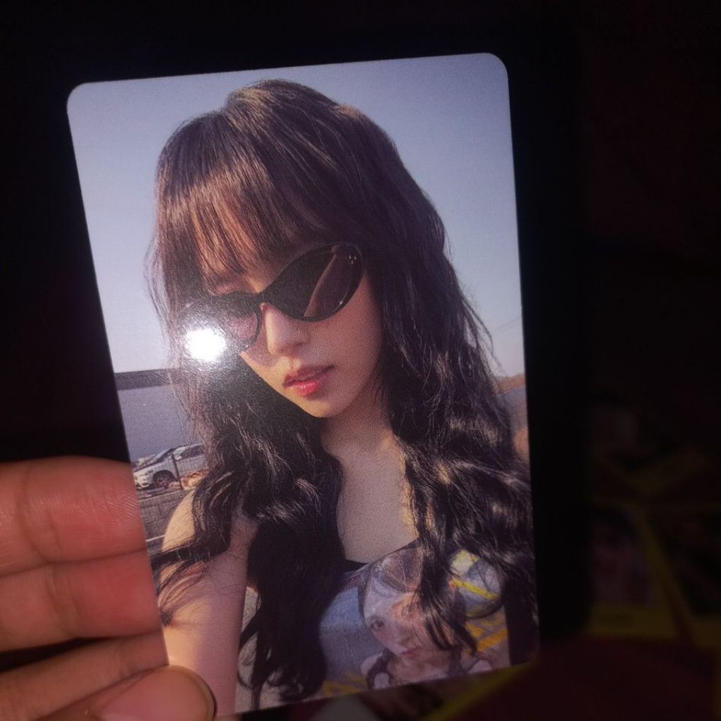 this is for official pc pob Twice Tzuyu Mina photocard