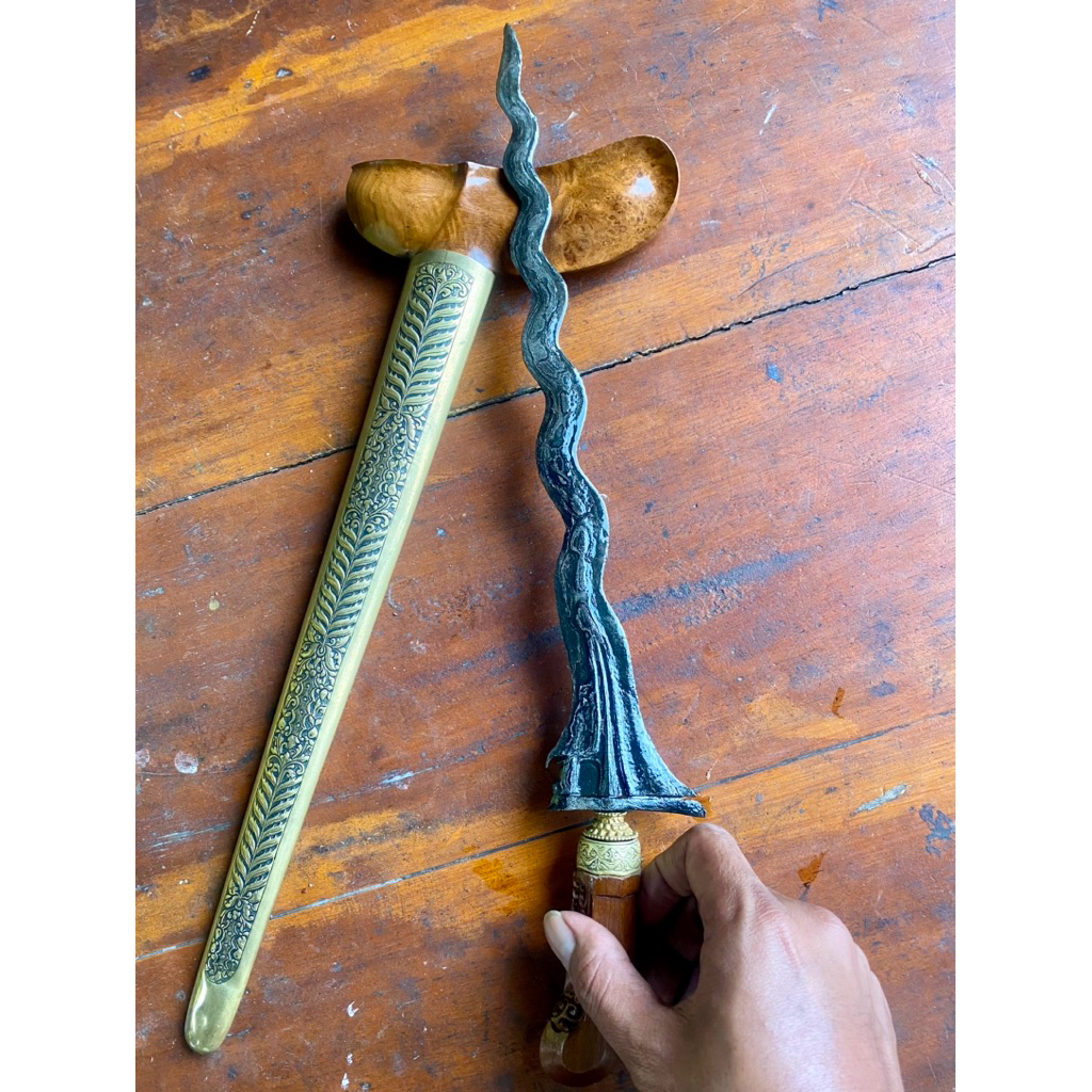 Pusaka Keris Sepuh Lokasian Sengkelat / Sangkelat Luk 13