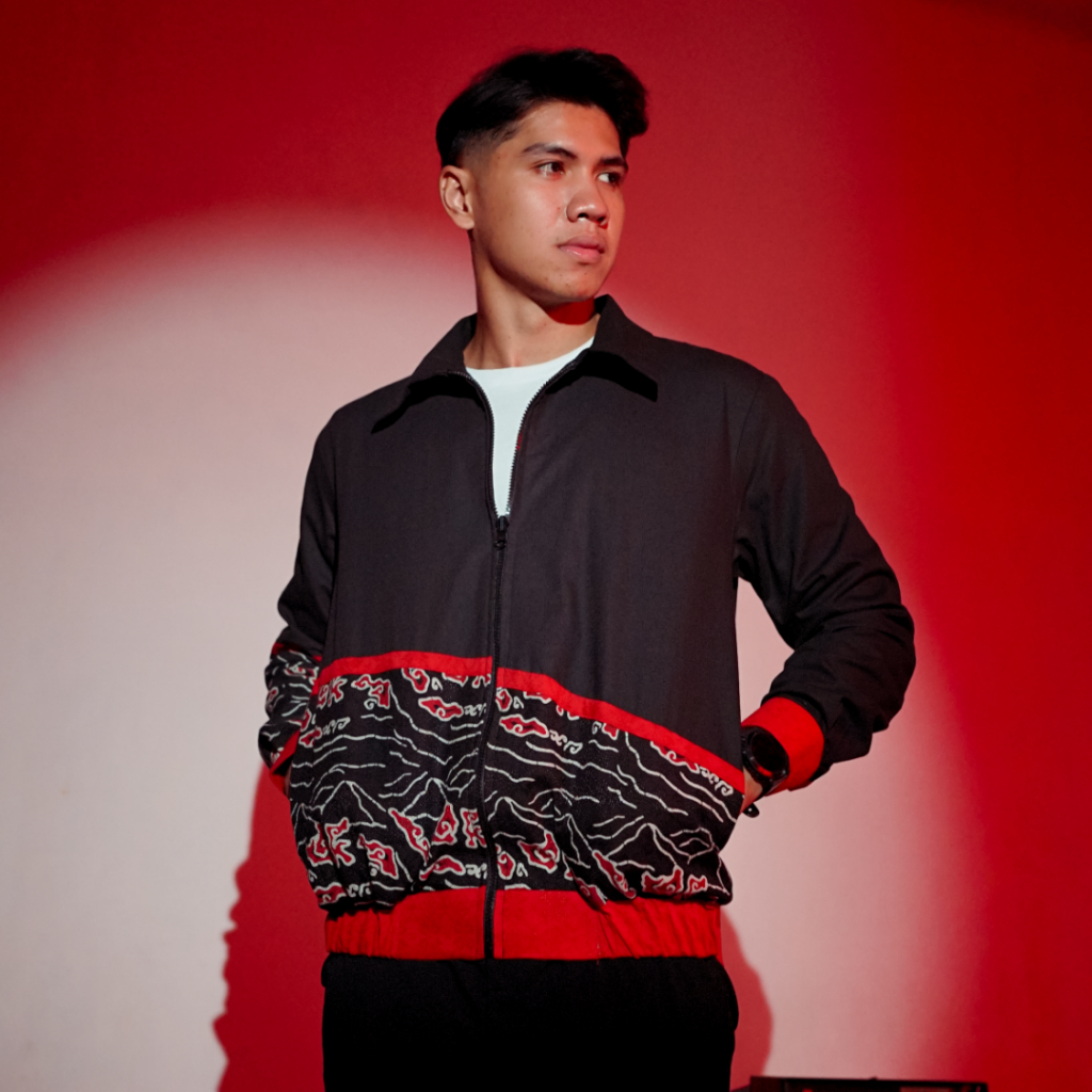 Batik Trusmi Jaket Batik Mega Mendung Bomber Arsaka Edisi Kemerdekaan 17 Agustus 2025 - Bara Nusanta