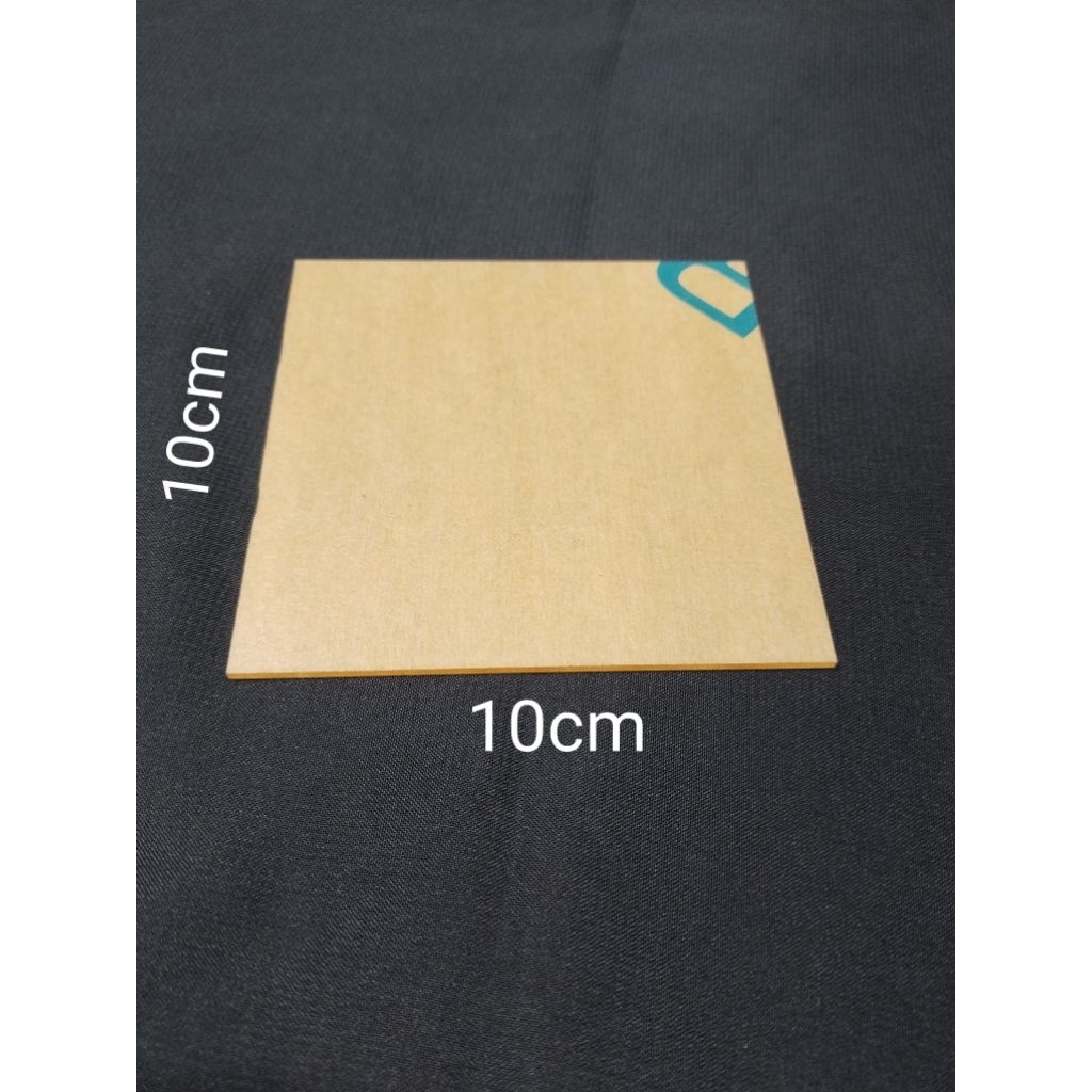 

Lembaran Akrilik Bening Tebel 2mm 10cm x 10cm