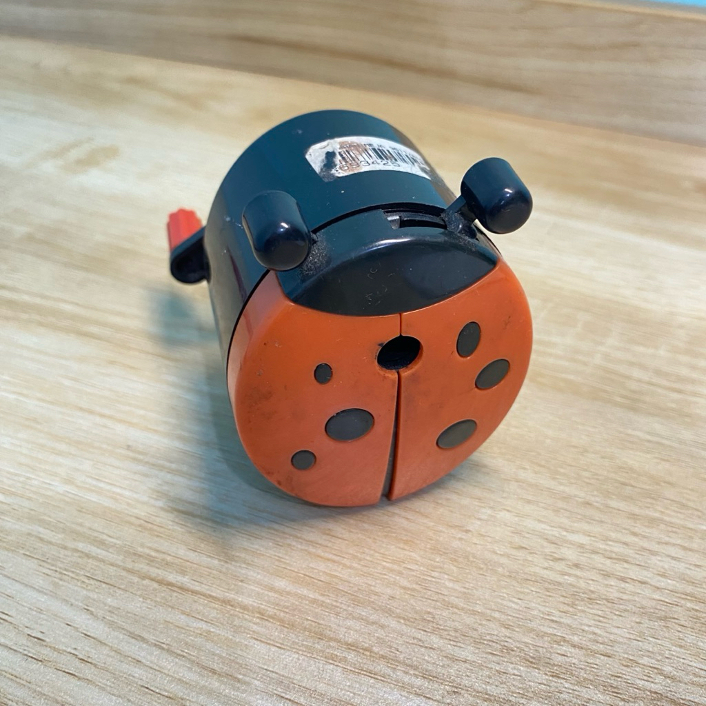 

Rautan Pensil Serutan Putar / Rotary Sharpener Bentuk Kumbang