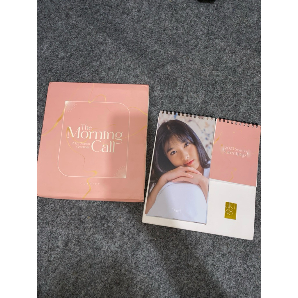 

Kalender JKT48 Morning Call Clarity OFC Lembaran Satuan