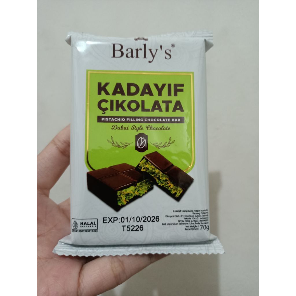 

BARLYS'S COKLAT DUBAI PISTACHIO FILLING CHOCOLATE BAR 70 GR (FREE WAFFLE LEMBANG)