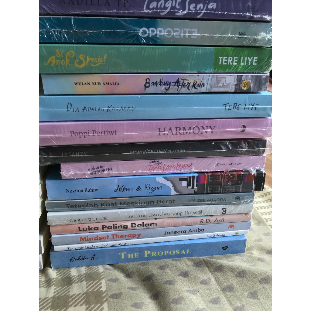

Packaging Preloved Buku dan Novel