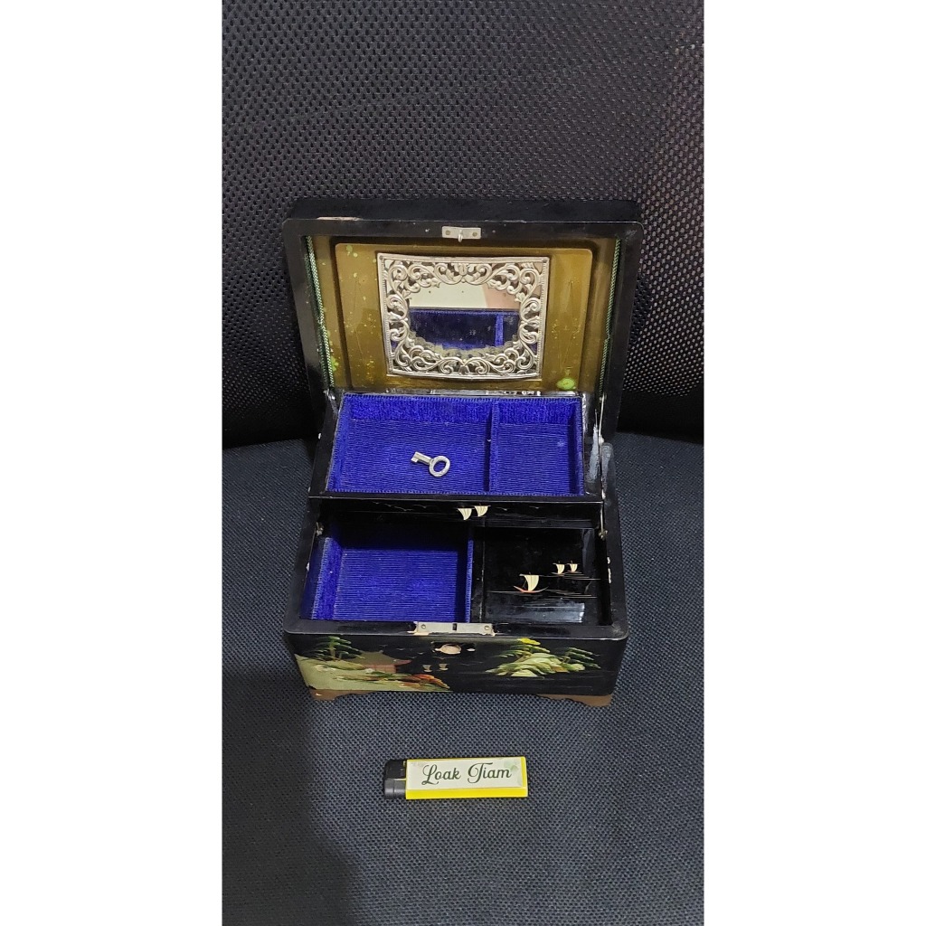 

kotak musik kayu oriental lukis ornamen kimo