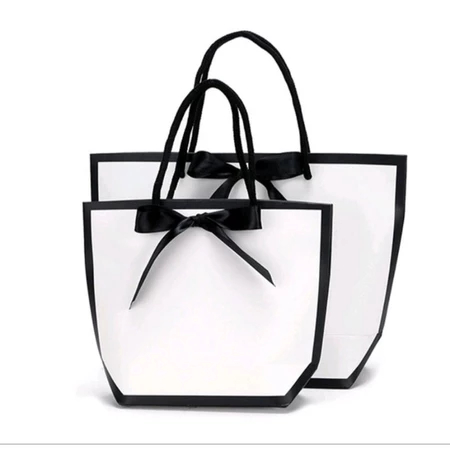 

TAS GIFT SOUVENIR KADO WEDDING CLASSIC PAPERBAG HITAM PUTIH PITA SIMPLE