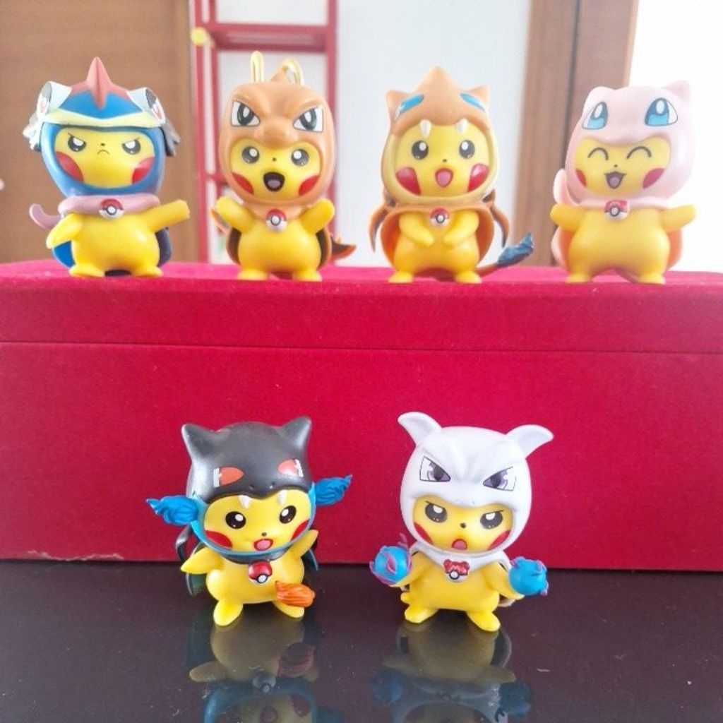 Action Figure Pokemon Pikachu Poncho Cosplay Dengan Box Ada 6 Varian Bahan PVC High Quality