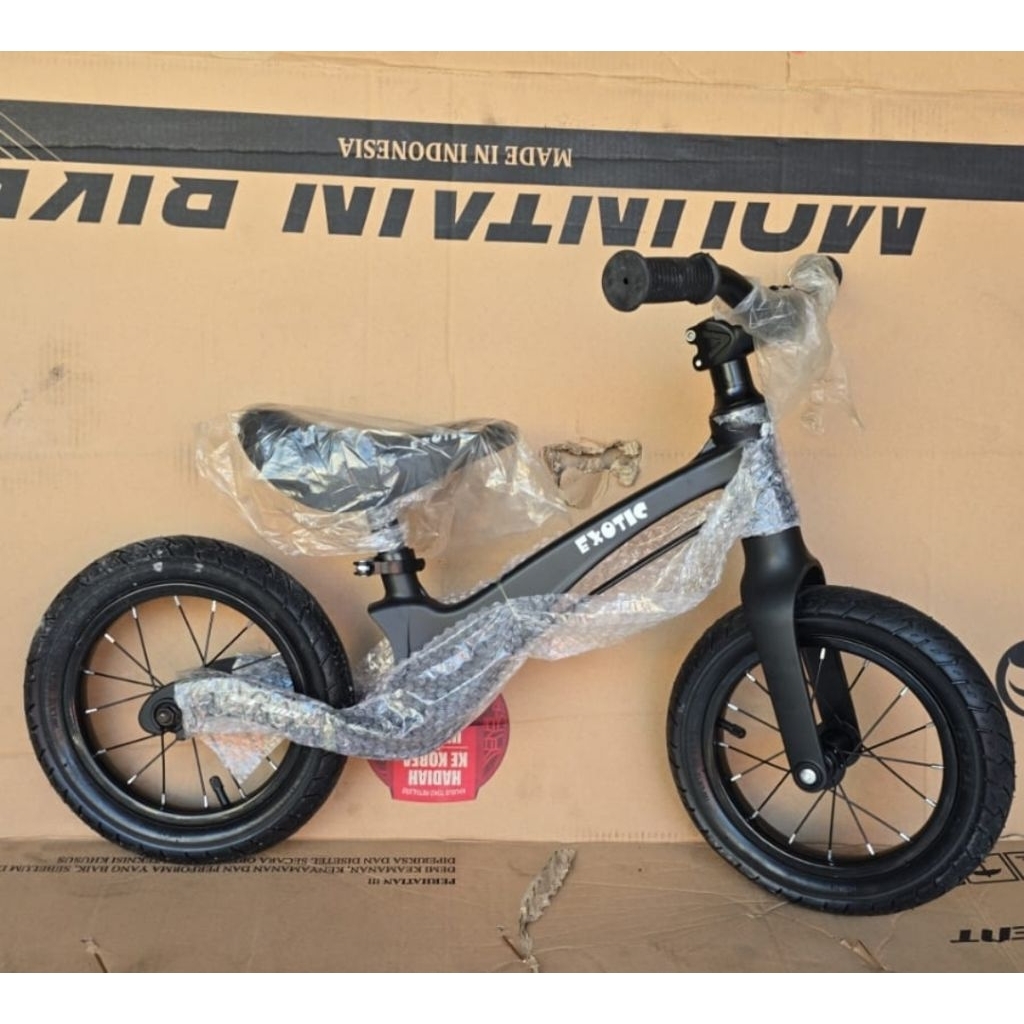PushBike Exotic ET 3110 Ban Karet Pompa Balance Bike Anak Magnesium Push Bike Balita