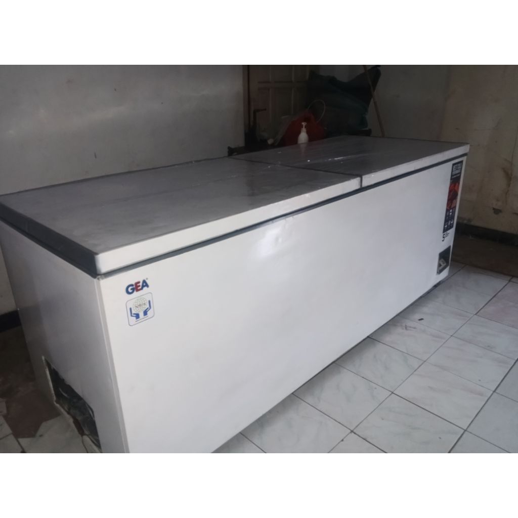 FREEZER BOX GEA 1200L SECOND BEKAS