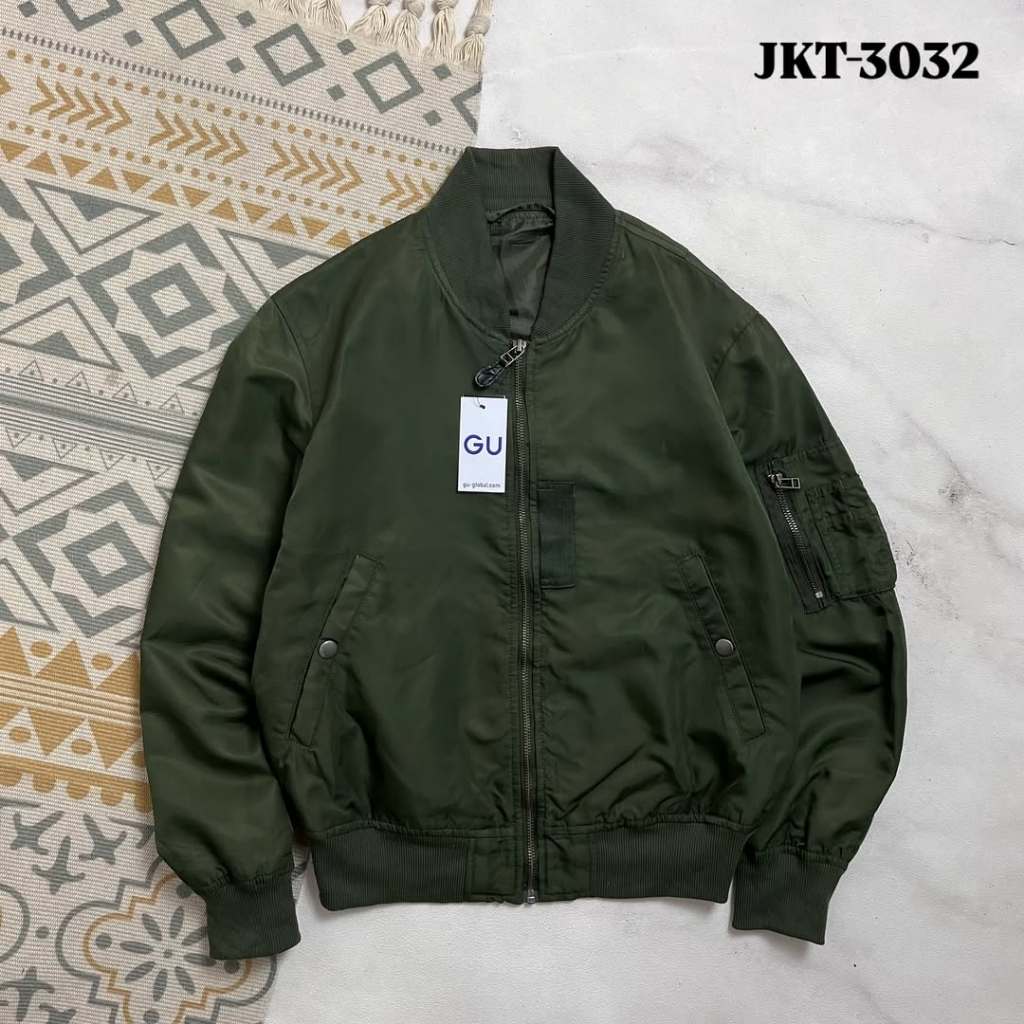 GU by Uniqlo Blouson MA-1 Bomber JKT3032