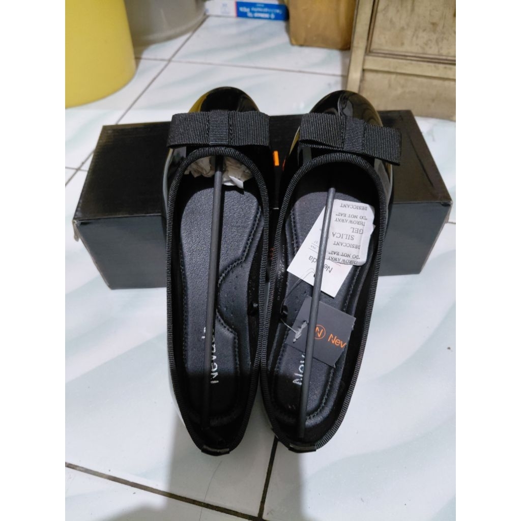 Preloved Sepatu Hitam Nevada