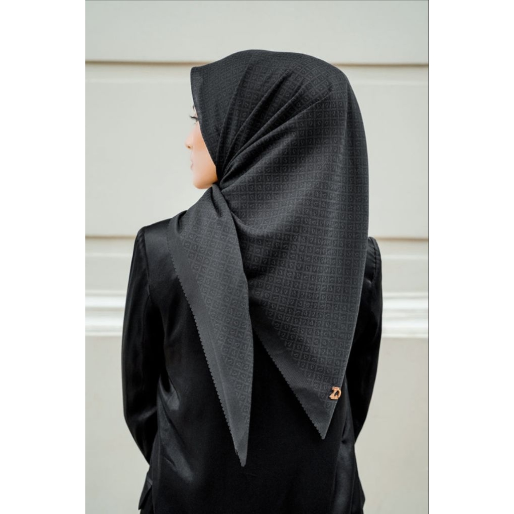 Zytadelia Scarf Monogram Series