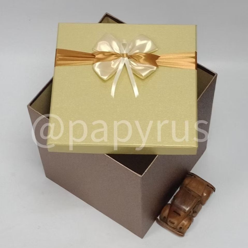 

PAPYRUS Kombinasi 25x25 Tinggi 30cm Kotak Kado Gift Box Hardbox Hampers Hadiah V2