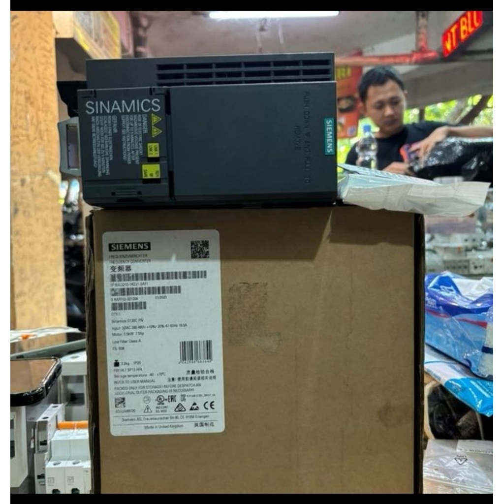 SIEMENS 6SL3210-1KE21-3AF10 INVERTER 5.5KW MOTOR DRIVER IC G120C