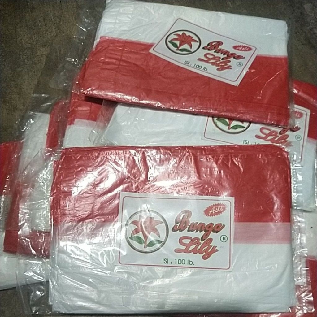 Bendera plastik merah putih isi 100 bunga Lily asli Hiasan Acara 17an Agustus