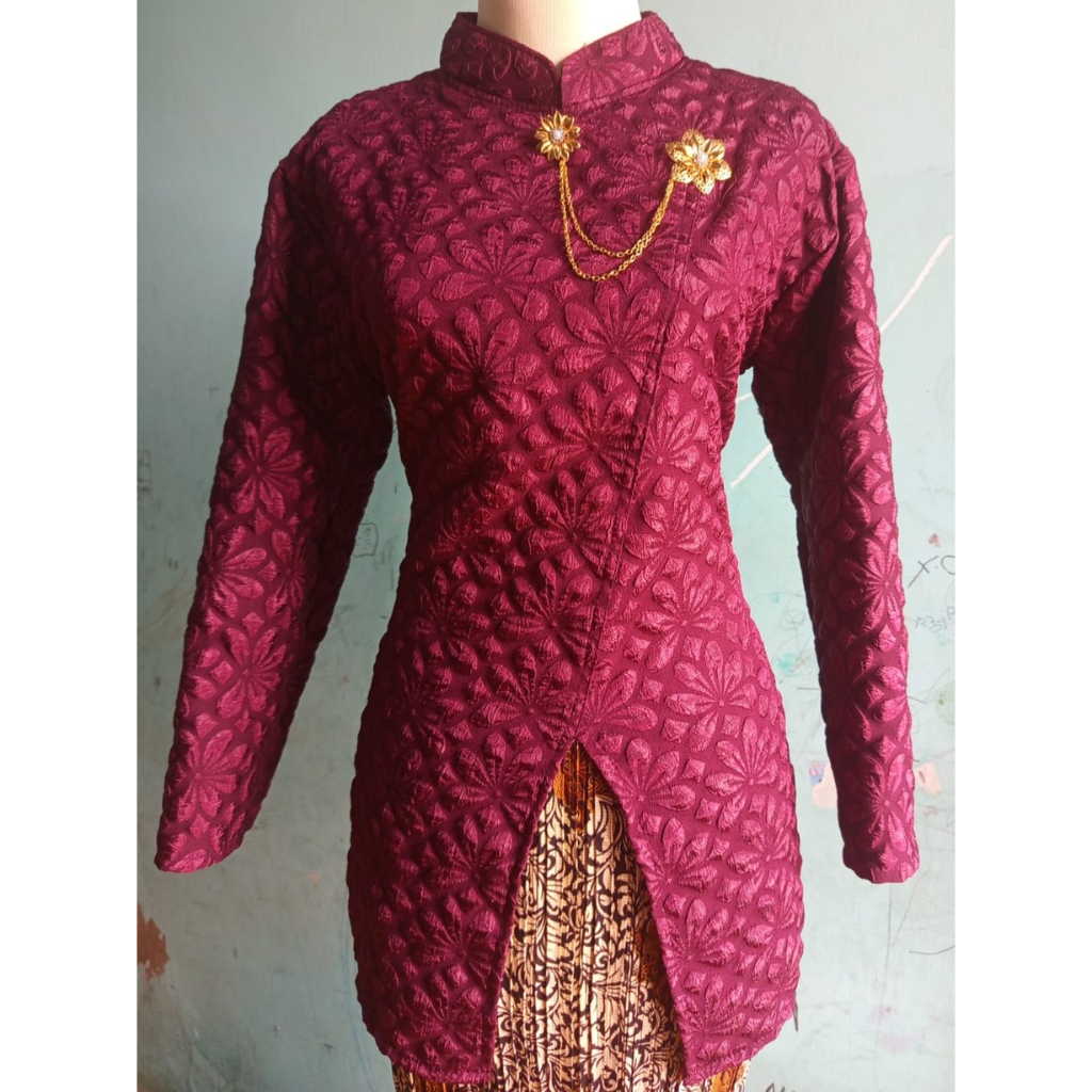 Kebaya modern merah