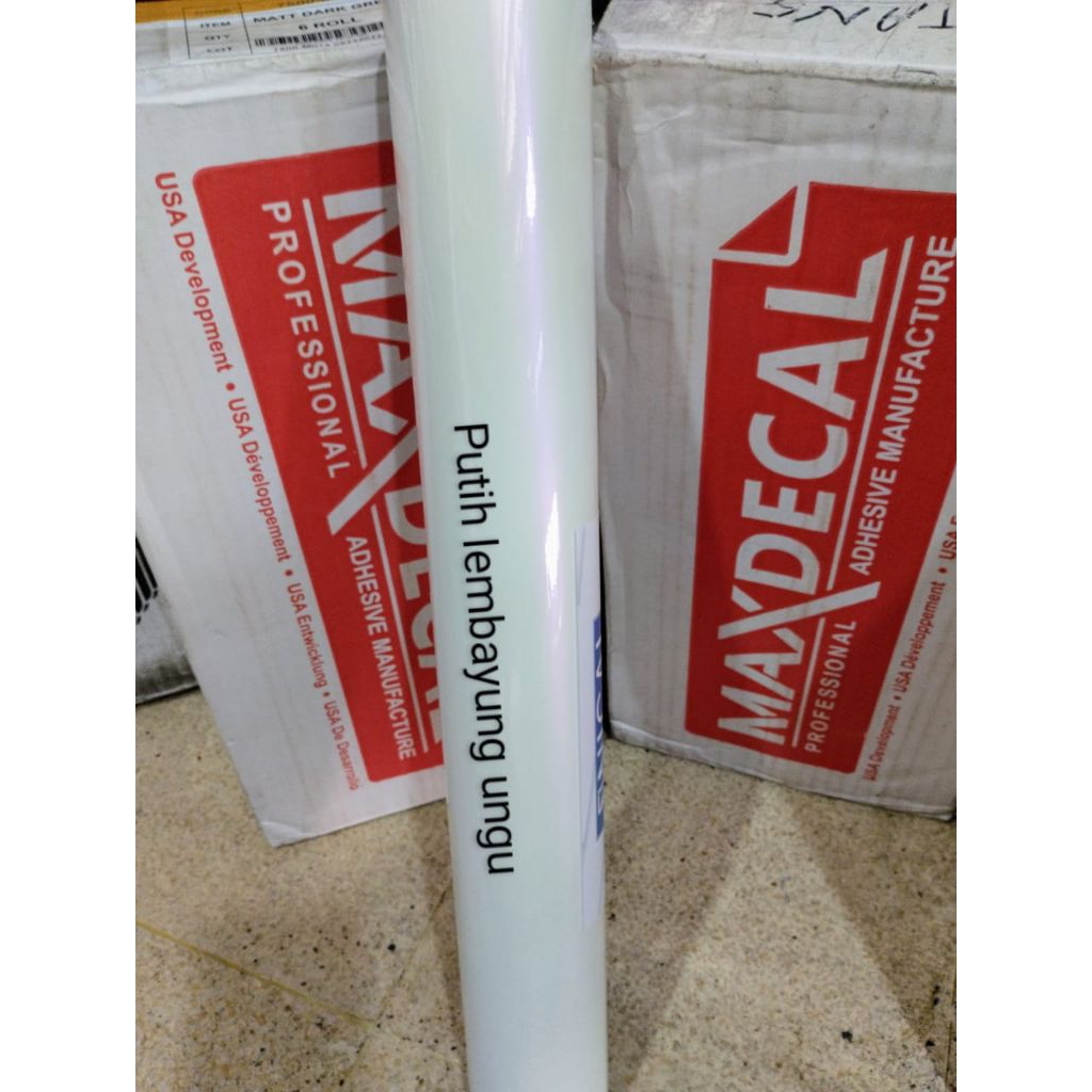 Skotlet stiker motor putih lembayung ungu