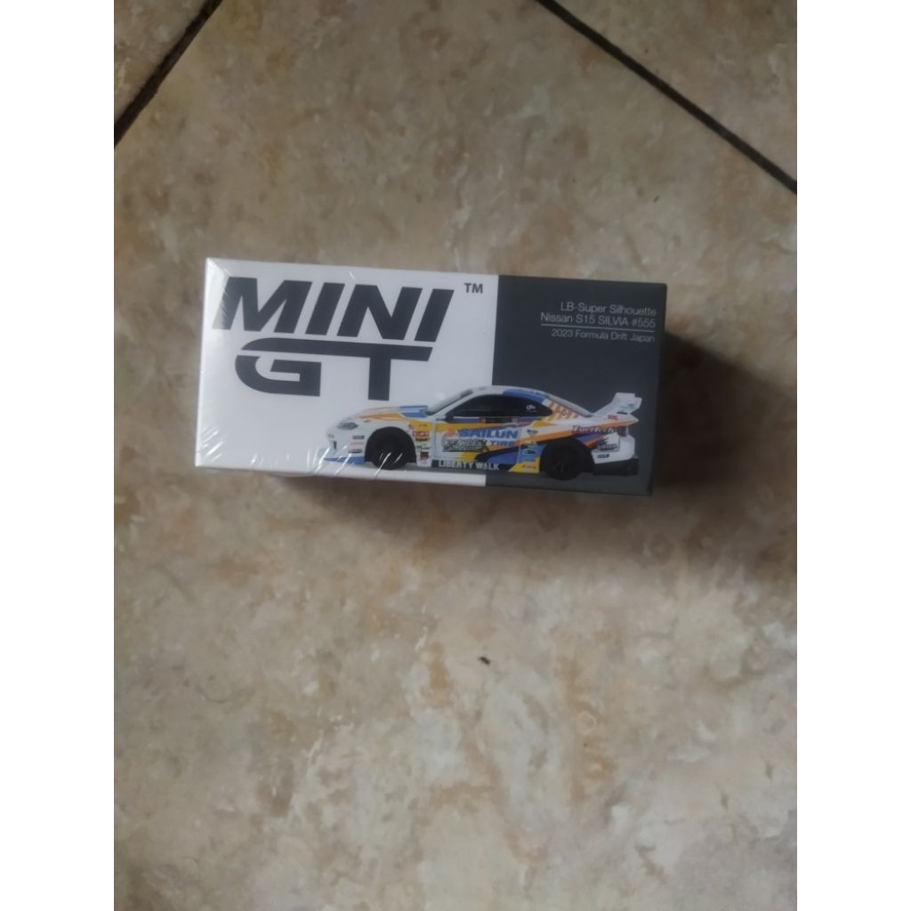 Mini GT Nissan Silvia S15 Sailun
