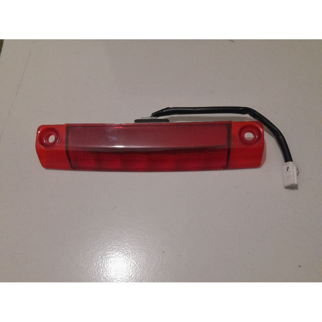 lampu spoiler bagasi atas avanza xenia lama original