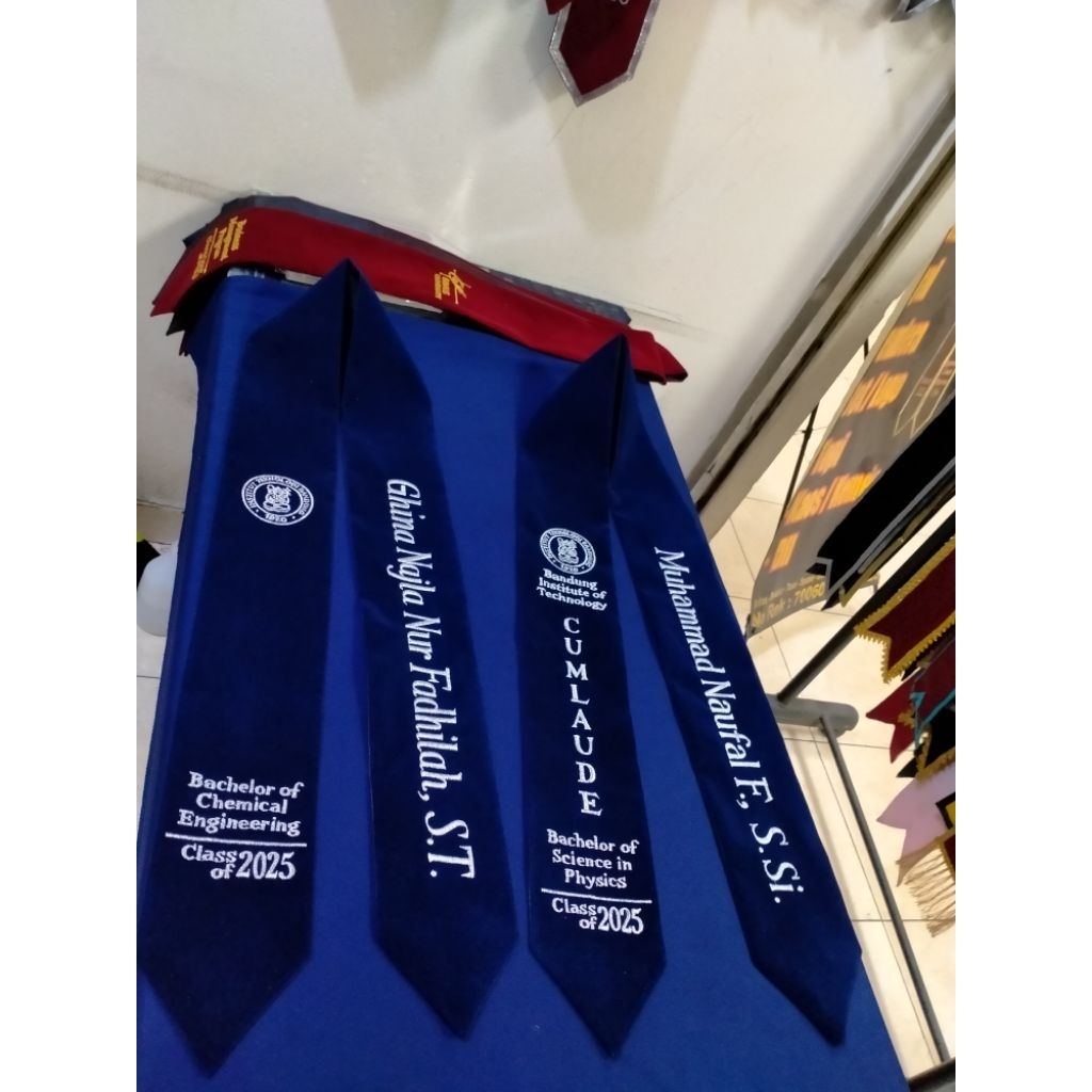 (SELEMPANG WISUDA KALUNG)(RENDOM )BAHAN BLUDRU PILIHAN TEBAL LEBUT DAN TIDAK KAKU