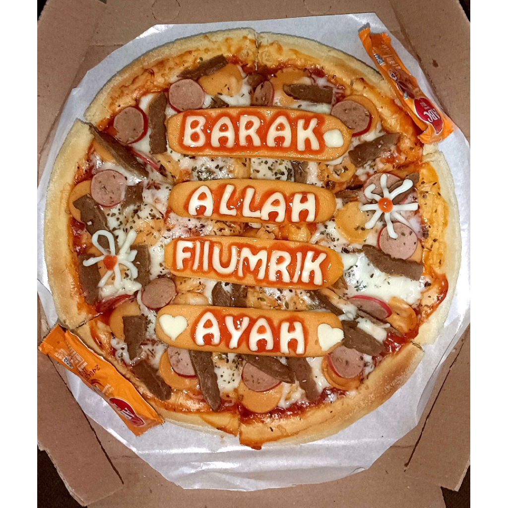 

pizza custum ulang tahun free lilin