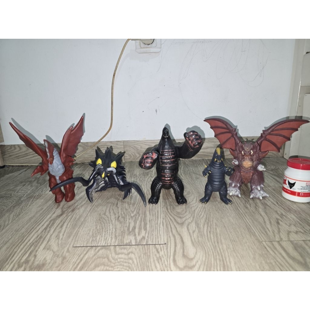 Preloved pajangan mainan bekas monster action figure godzilla
