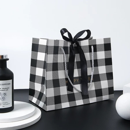 

Tas Kantong Tas Kado Gift Karton Motif Kotak Premium Pita