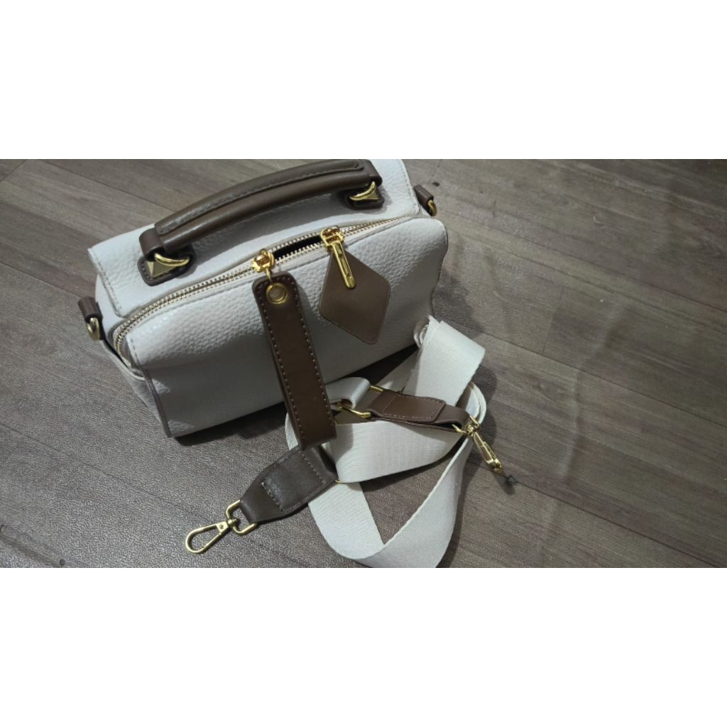 Preloved Tas Warna cream