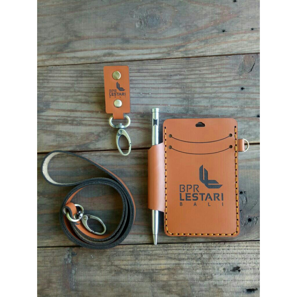 

Id Card Holder Pulpen, Name Tag, Lanyard Card , bahan dari Kulit Sapi Asli